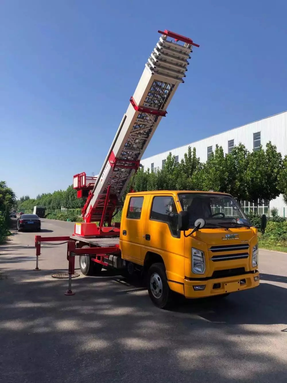 舟山定海附近的云梯车出租服务：轻松解决高空作业需求